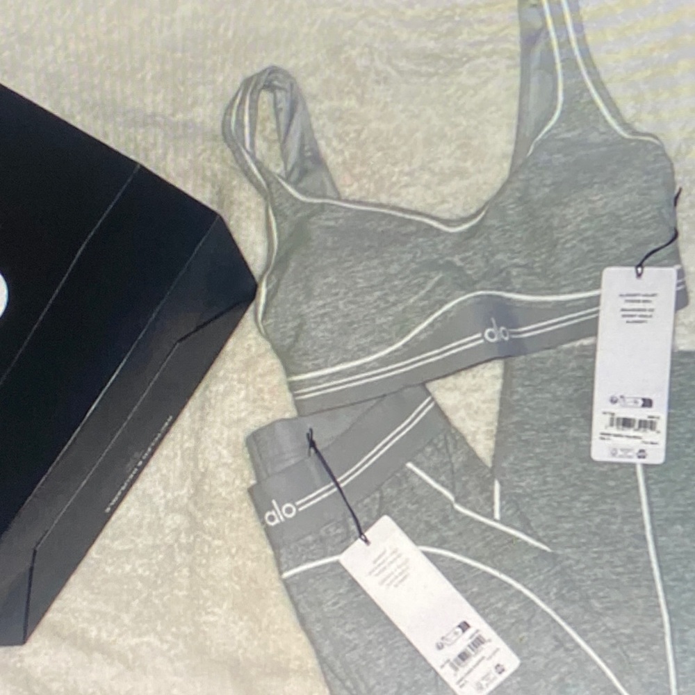 ALO Yoga Women's Gray Bra and Leggings Set
